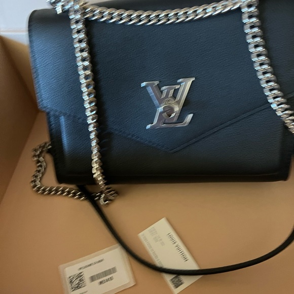 Louis Vuitton Lockme chain - Picture 5 of 11